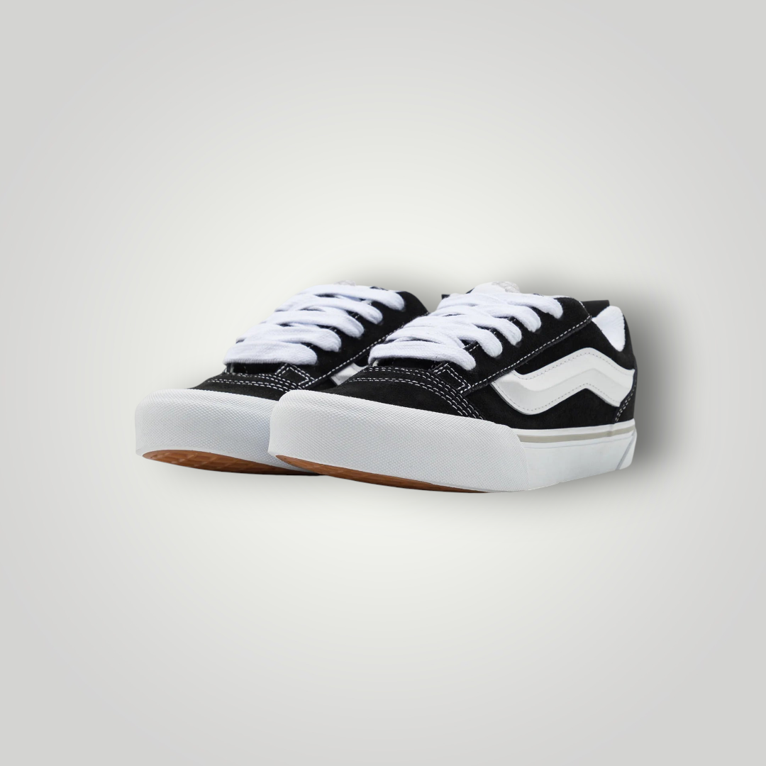NDO Clothing Vans KNU SKOOL Sneaker in Schwarz und Weiß aus Veloursleder mit dicken Schnürsenkeln