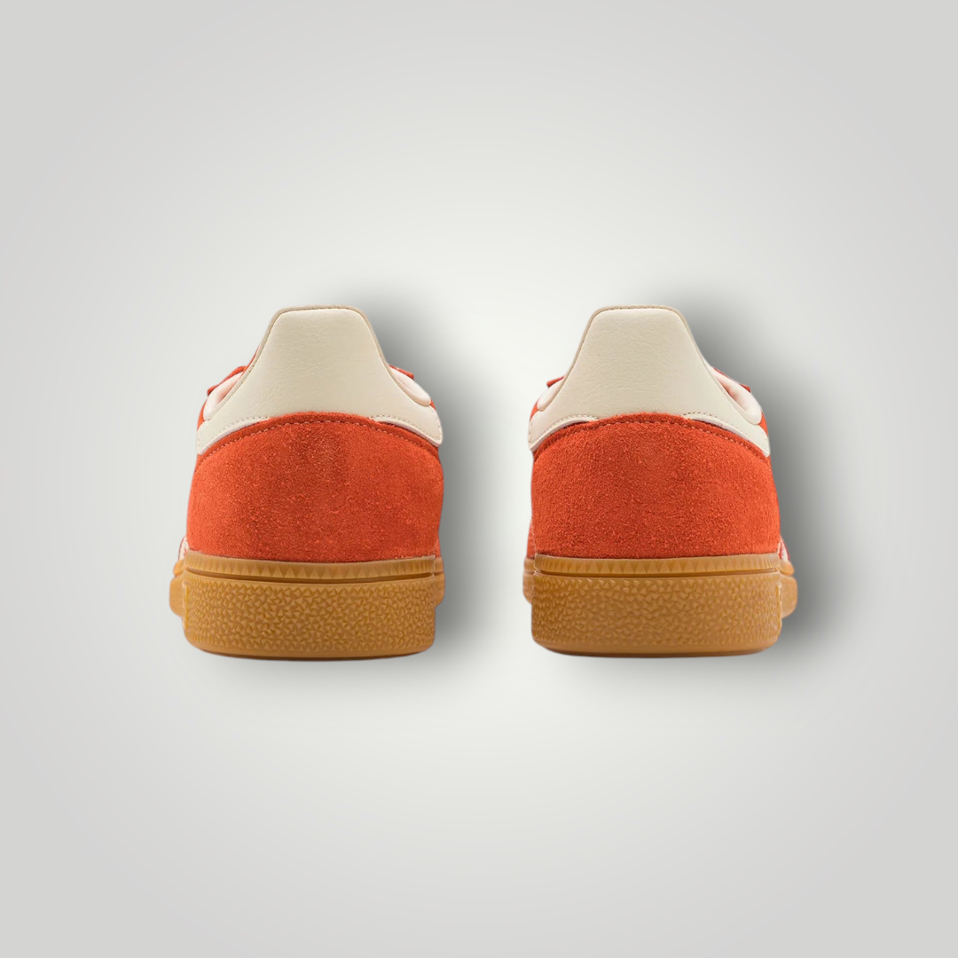 NDO Clothing Adidas Originals Handball Spezial Sneaker in Orange mit Veloursleder und brauner Gummisohle, Rückansicht