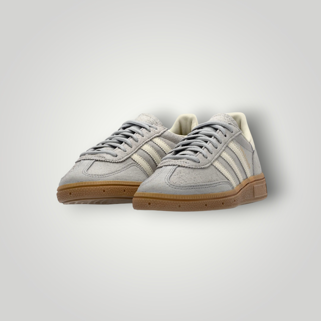 NDO Clothing Adidas Originals Handball Spezial Sneaker aus grauem Veloursleder mit klassischer Gummisohle