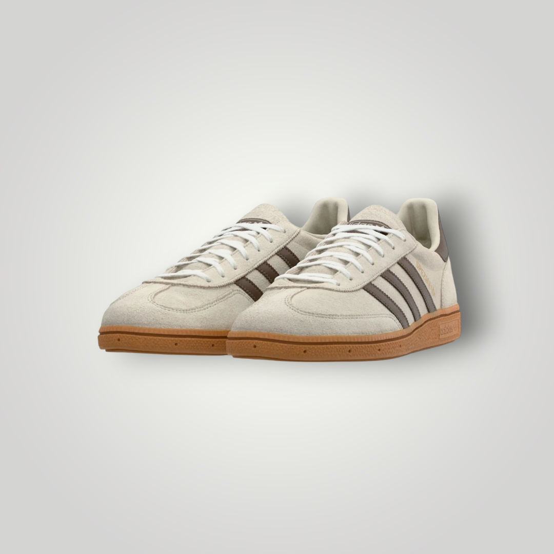 NDO Clothing adidas Originals Handball Spezial Sneaker aus beigem Veloursleder mit braunen Streifen und Gummisohle