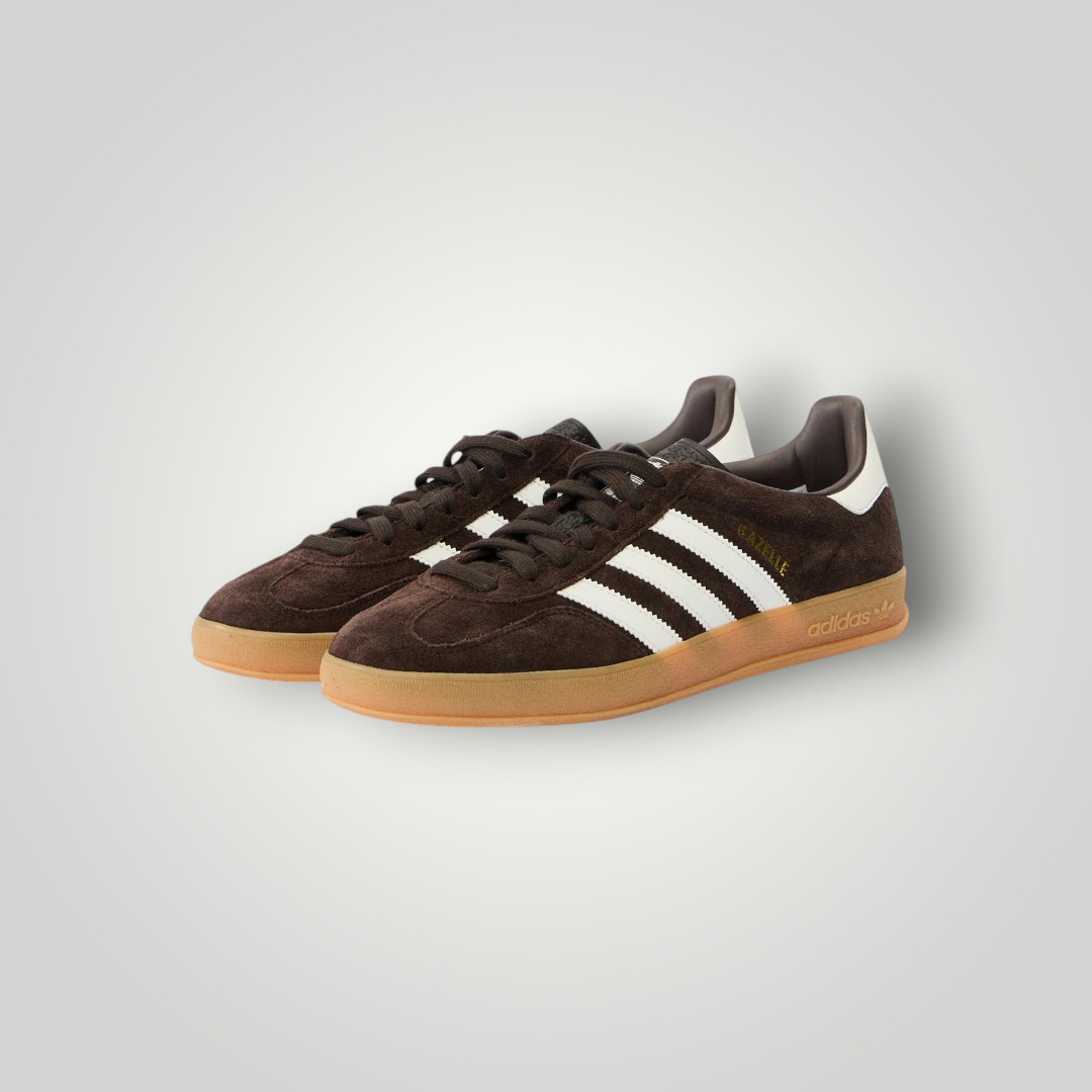 NDO Clothing adidas Originals Gazelle Indoor Sneaker in Dunkelbraun mit weißen Streifen und klassischer Gummisohle