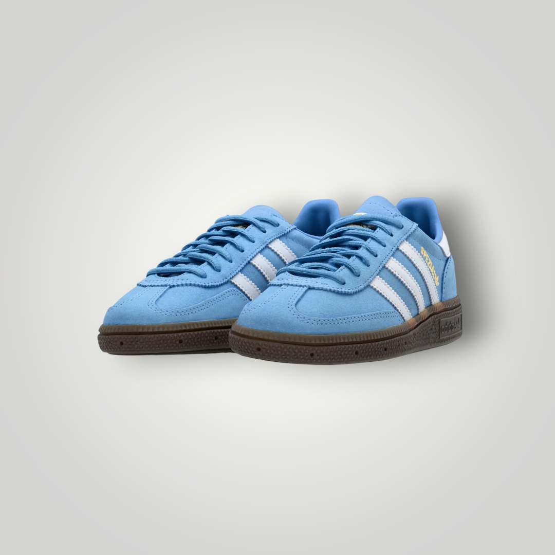 NDO Clothing adidas Originals Handball Spezial Sneaker in Hellblau aus Wildleder mit weißen Streifen und Gummisohle