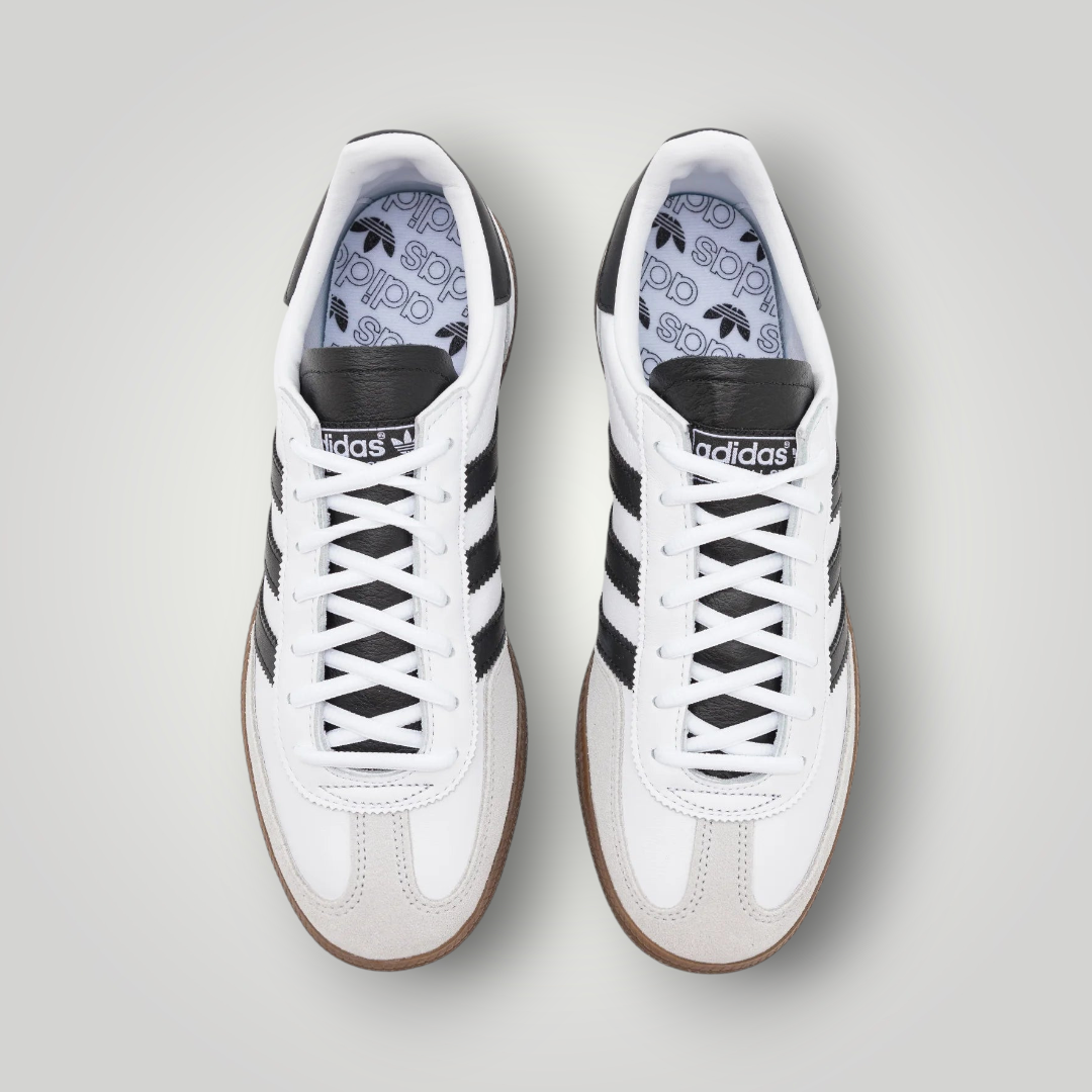 NDO Clothing Adidas Originals Handball Spezial Sneaker in Weiß und Schwarz mit klassischer Schnürung und Gummisohle