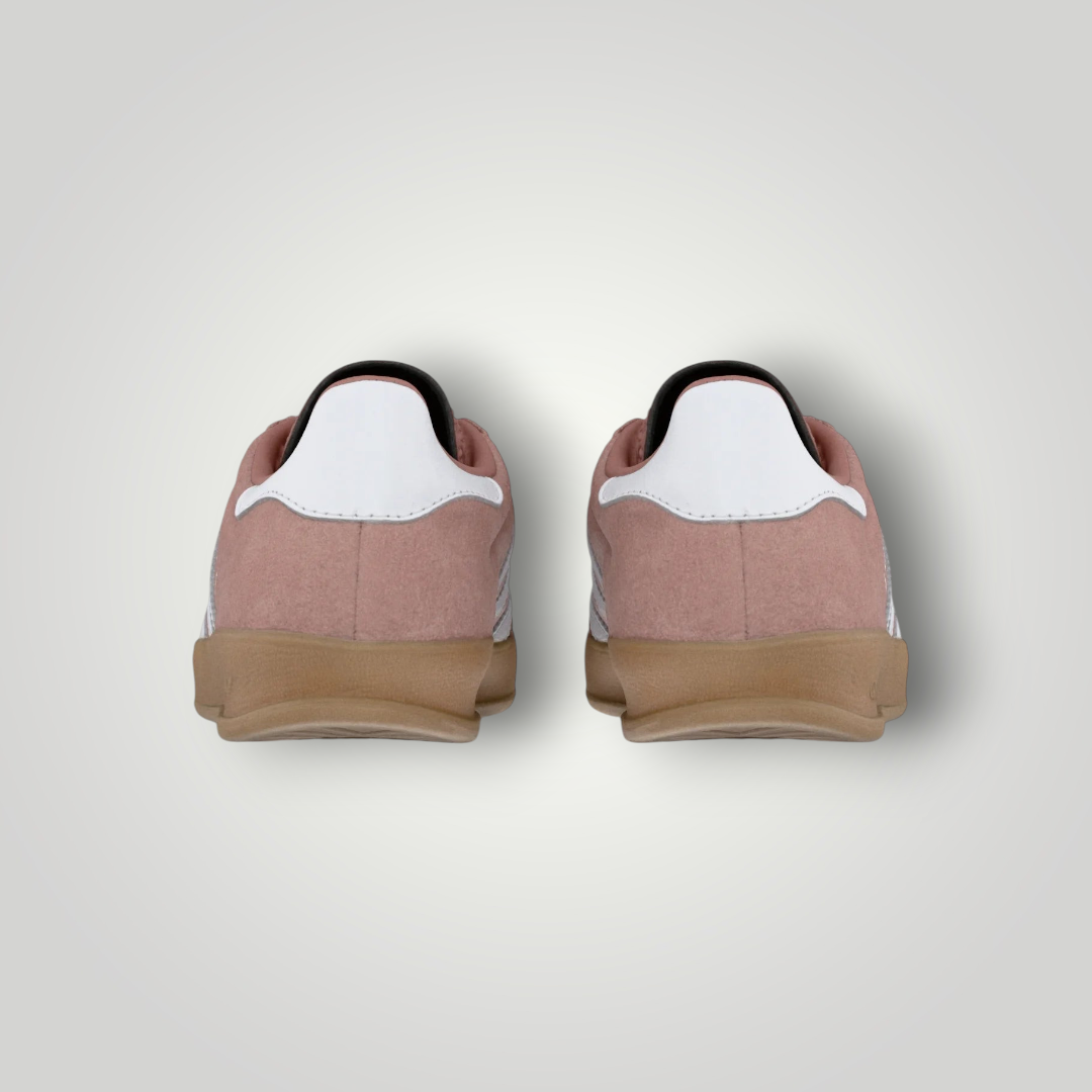 NDO Clothing adidas Originals Gazelle Indoor Sneaker in Altrosa aus Veloursleder mit weißer Fersenkappe, Rückansicht
