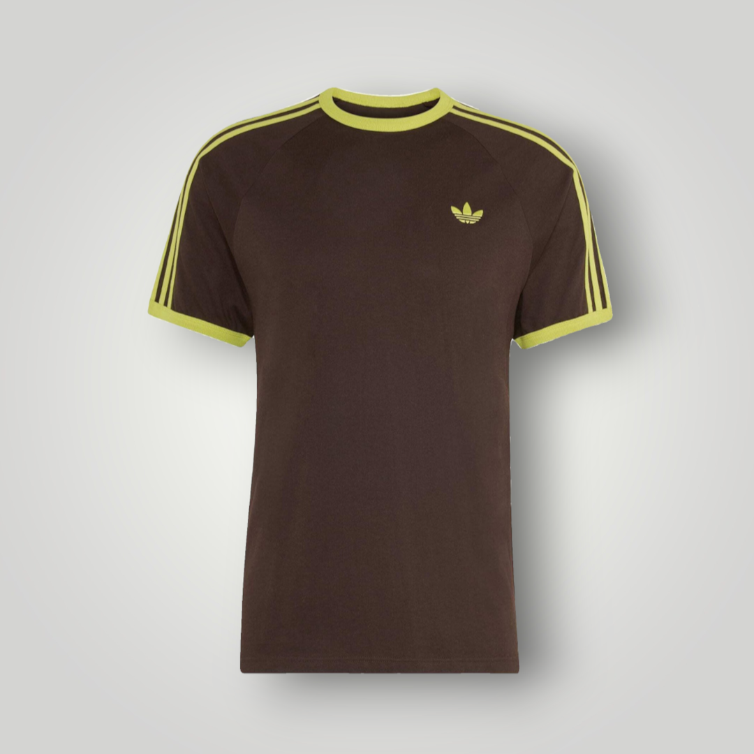NDO Clothing adidas Originals 3S T-Shirt in Braun mit limettengrünen Details, Rundhalsausschnitt und Logo-Stickerei.