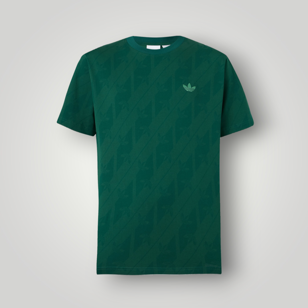 NDO Clothing adidas Originals T-Shirt in Collegiate Green mit durchgehendem Monogramm-Print und Rundhalsausschnitt