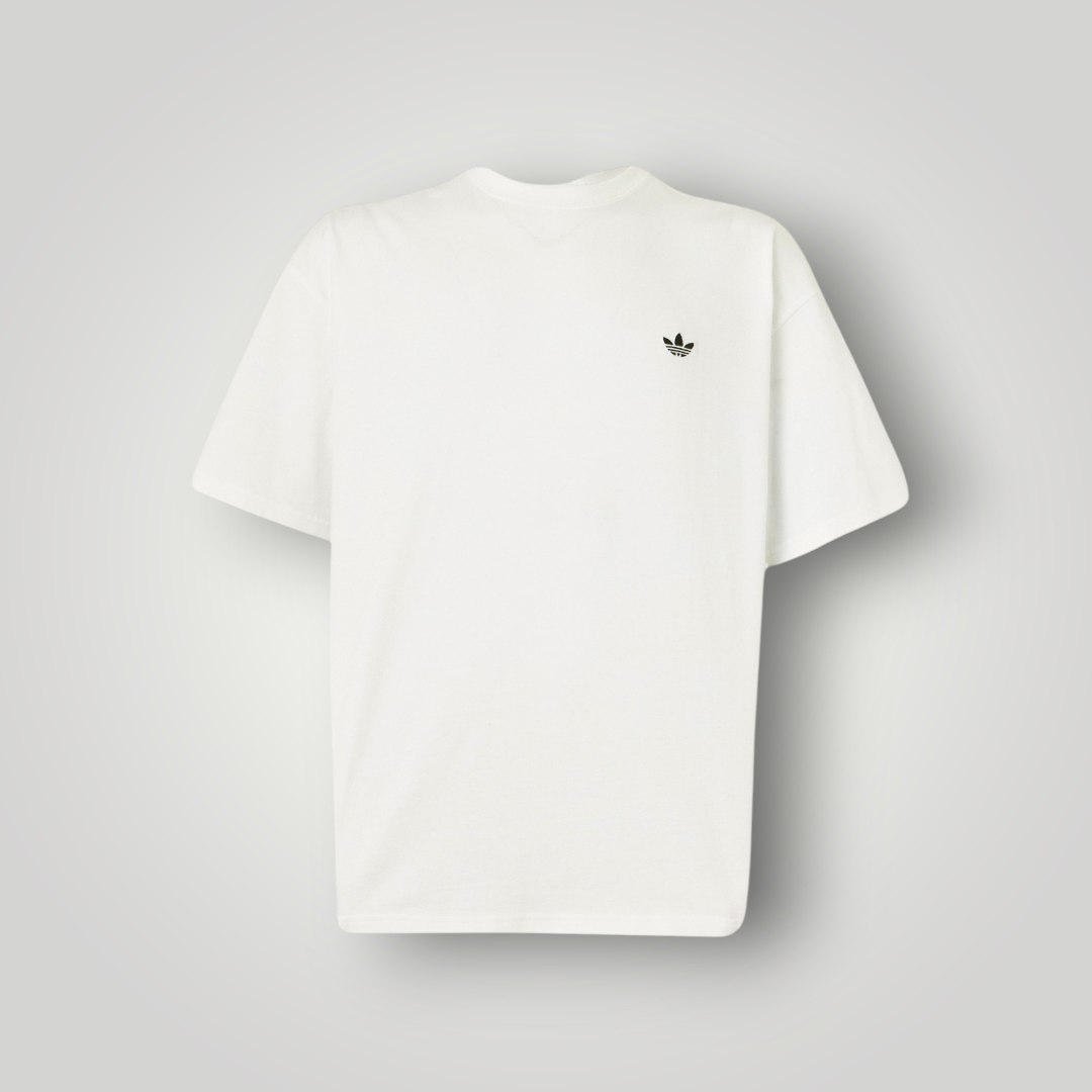 Weißes adidas Originals Unisex T-Shirt aus Baumwoll-Jersey mit Rundhalsausschnitt und kleinem Logo von NDO Clothing