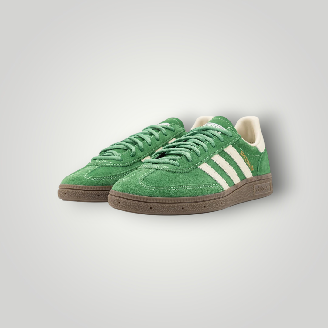 NDO Clothing Adidas Originals Handball Spezial Sneaker aus grünem Veloursleder mit weißen Streifen und Gummisohle