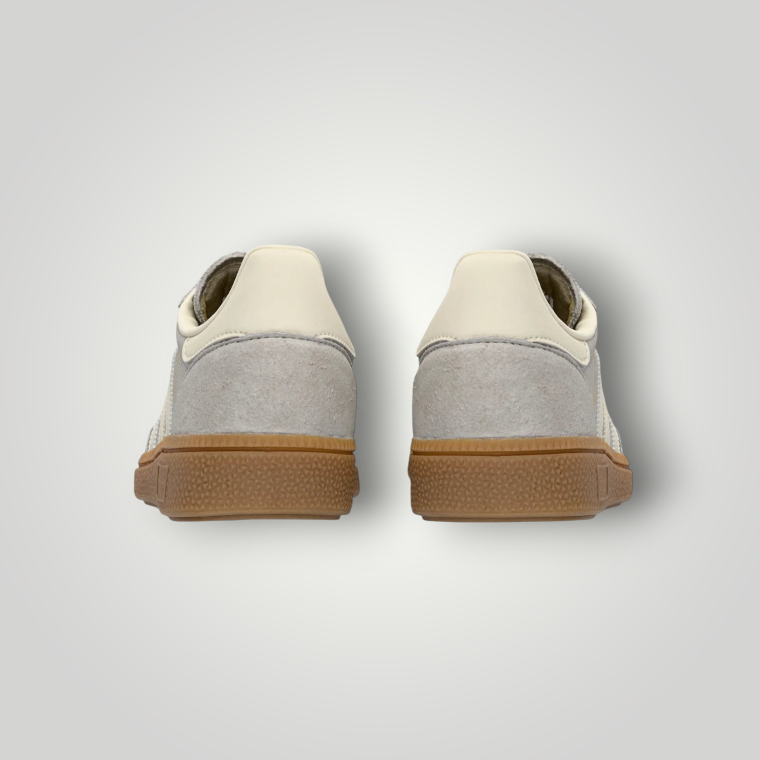 NDO Clothing Adidas Originals Handball Spezial Sneaker in Grau mit Veloursleder und brauner Gummisohle, Rückansicht