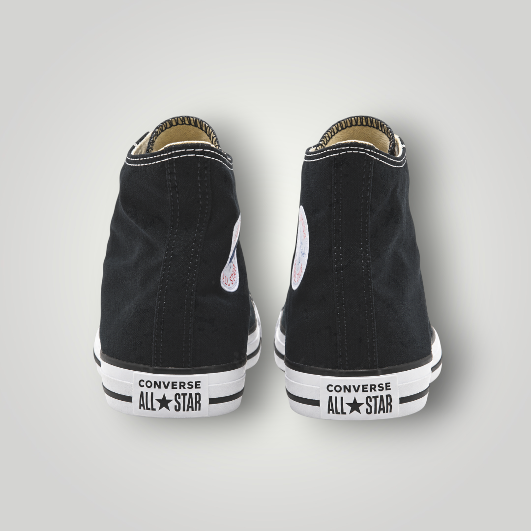 NDO Clothing Converse Chuck Classic High-Top Sneaker in Schwarz aus Canvas mit weißem All Star Logo an der Ferse