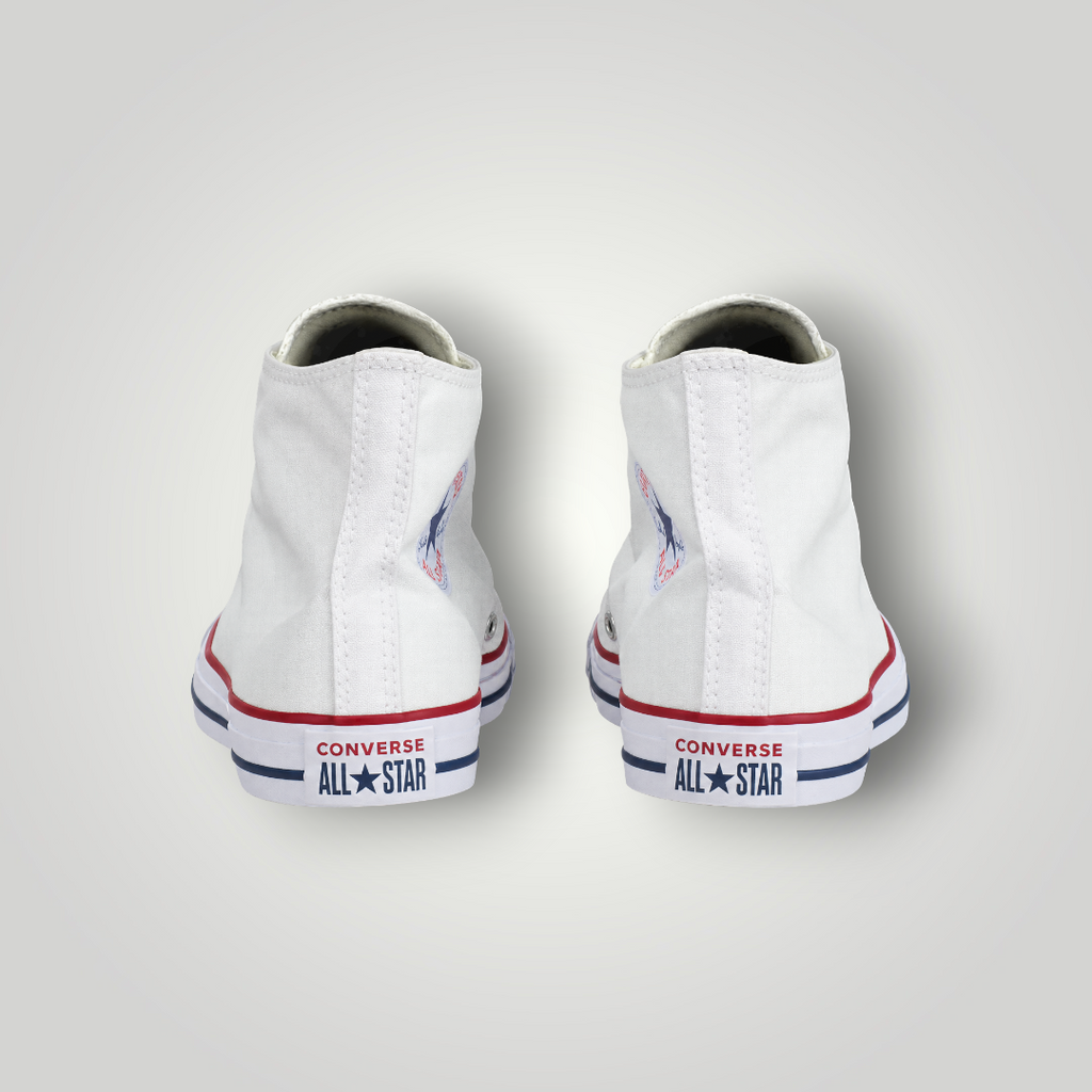 Rückansicht der weißen Converse Chuck Classic High-Top Sneaker aus Canvas von NDO Clothing mit rotem und blauem Streifen