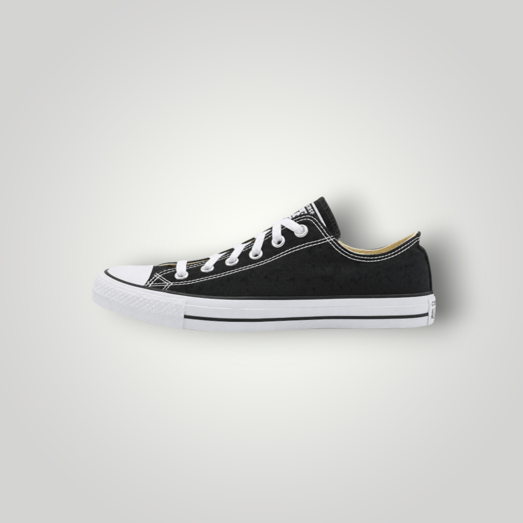 NDO Clothing Converse Chuck Taylor All Star Low-Top Sneaker aus schwarzem Canvas mit weißer Gummisohle und Schnürung