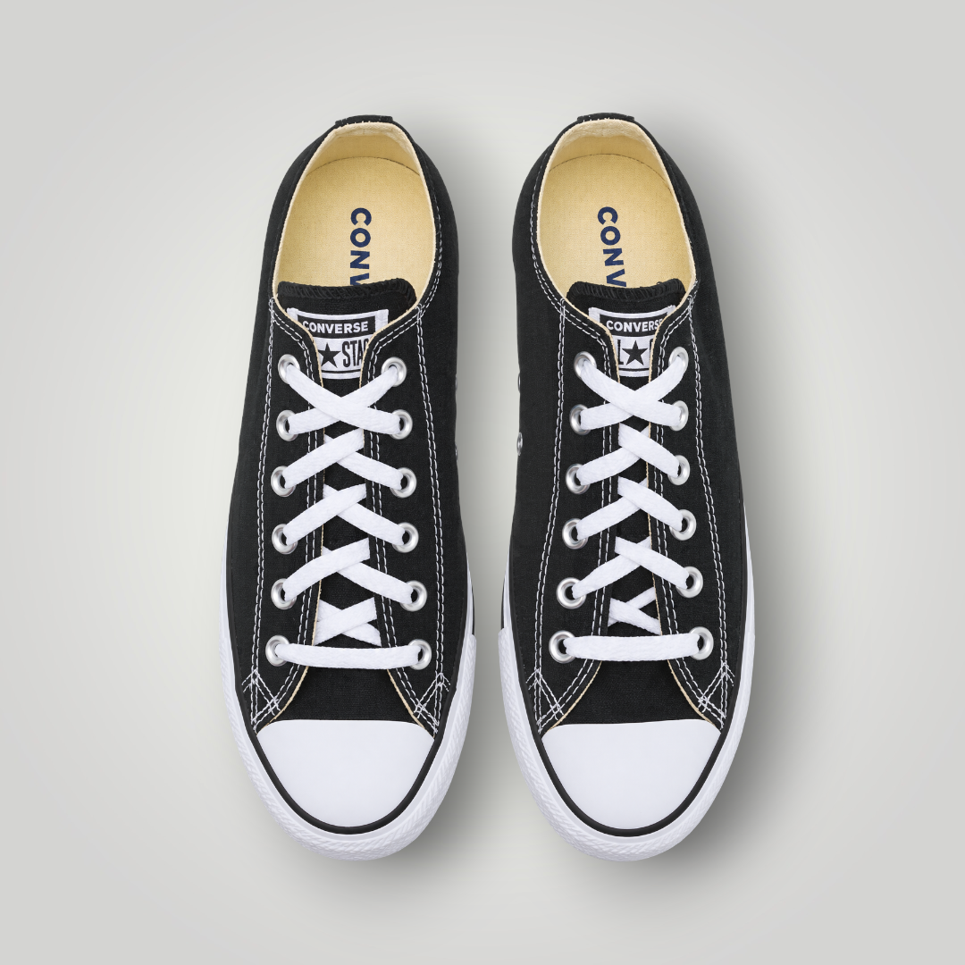 NDO Clothing Converse Chuck Taylor All Star Low-Top Sneaker in Schwarz aus Canvas mit weißer Schnürung