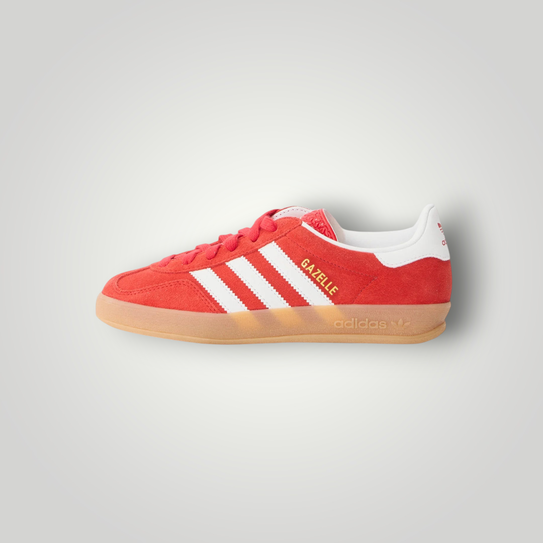 NDO Clothing adidas Originals Gazelle Indoor J Sneaker in Rot mit weißen Streifen und klassischer Gummisohle