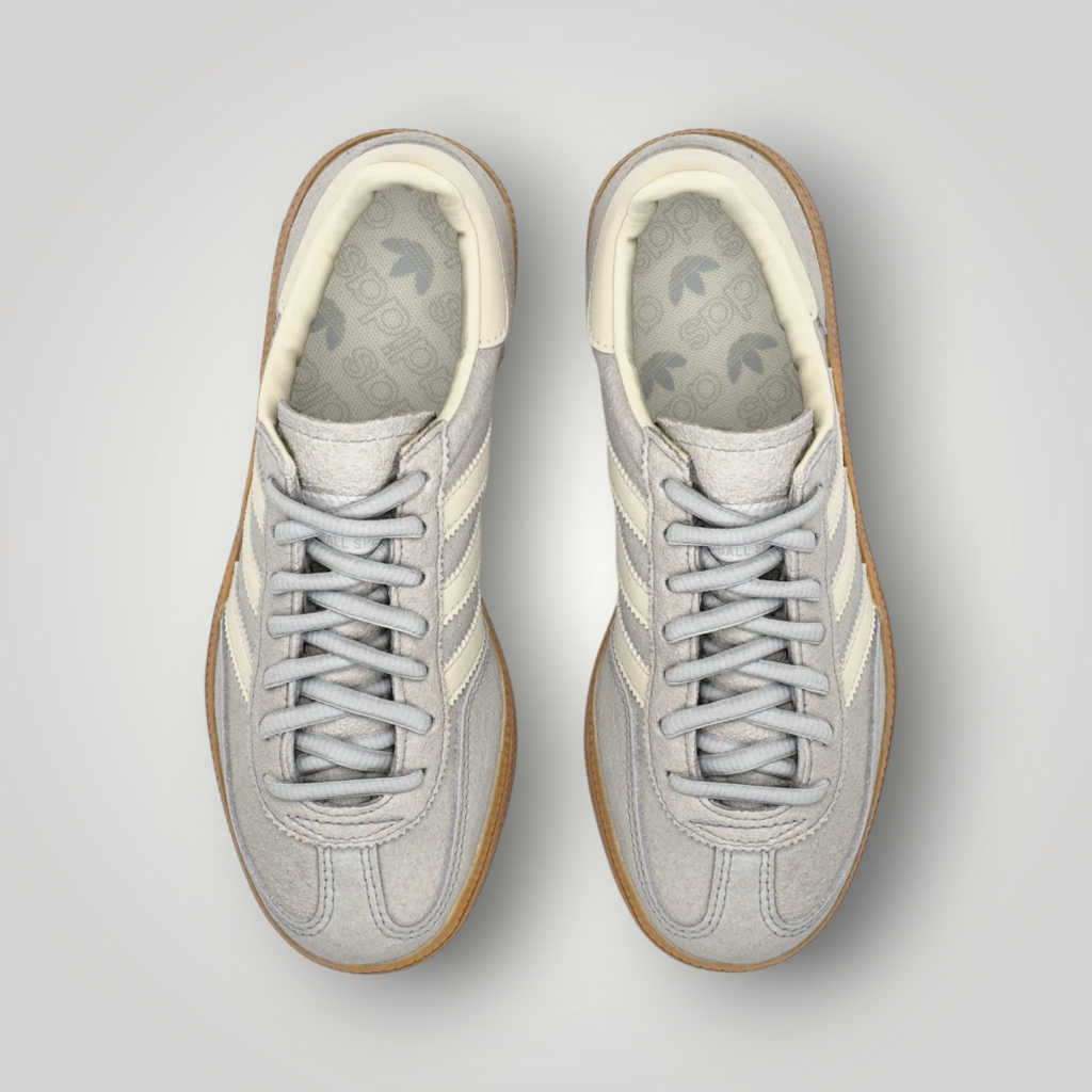 NDO Clothing Adidas Originals Handball Spezial Sneaker aus grauem Veloursleder mit klassischer Gummisohle in Draufsicht
