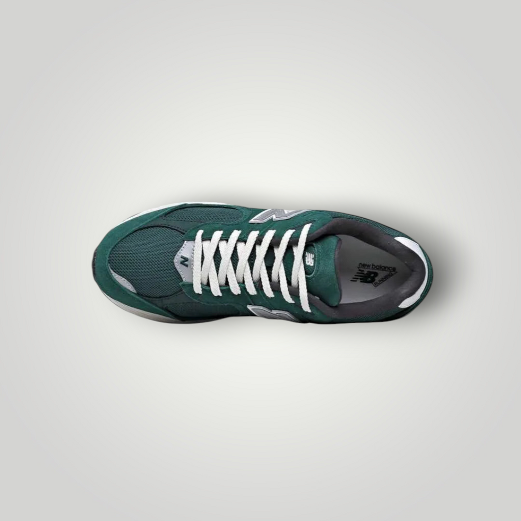 NDO Clothing New Balance 2002 Sneaker in Dunkelgrün mit Mesh-Obermaterial, Schnürung und gepolsterter Innensohle