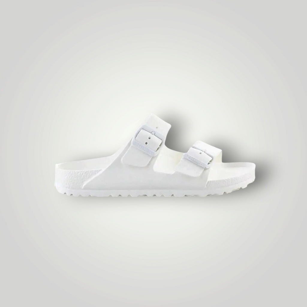 Weiße Birkenstock Arizona EVA Sandale von NDO Clothing mit zwei verstellbaren Riemen und anatomischem Fußbett
