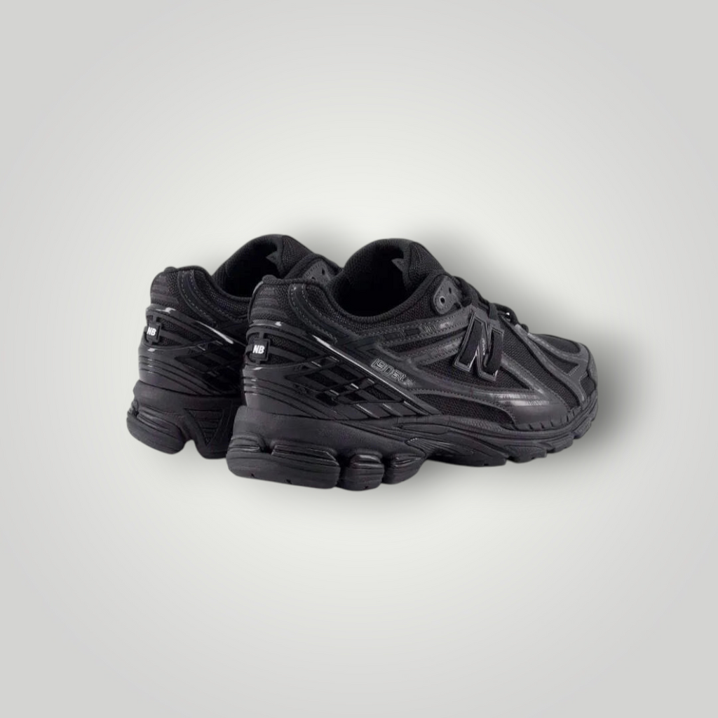 NDO Clothing New Balance 1906R Sneaker in komplettem Schwarz mit Mesh-Obermaterial und technischem Design