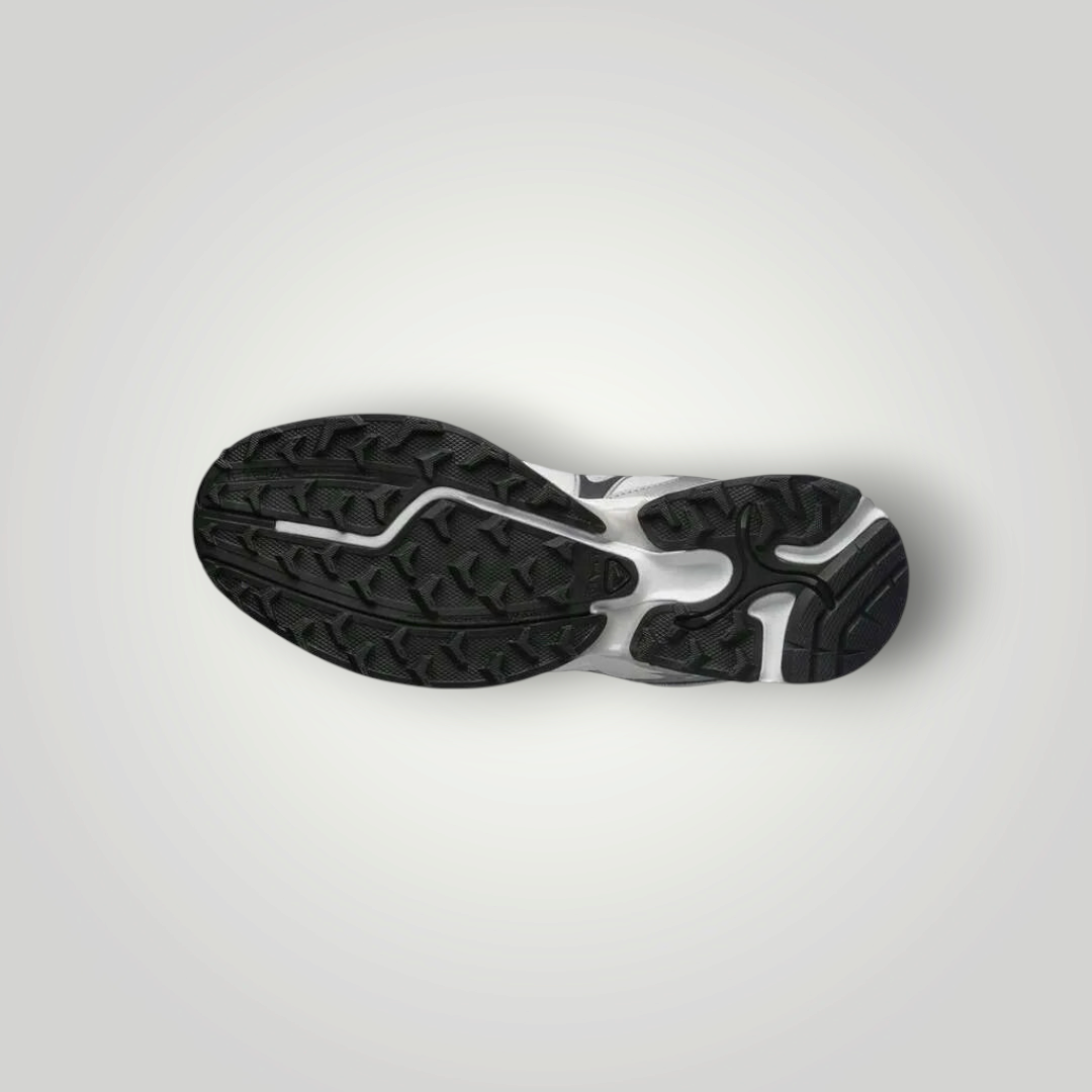 Schwarze und weiße Salomon XT-WHISPER Laufschuhsohle von NDO Clothing mit griffigem Profil für optimalen Halt