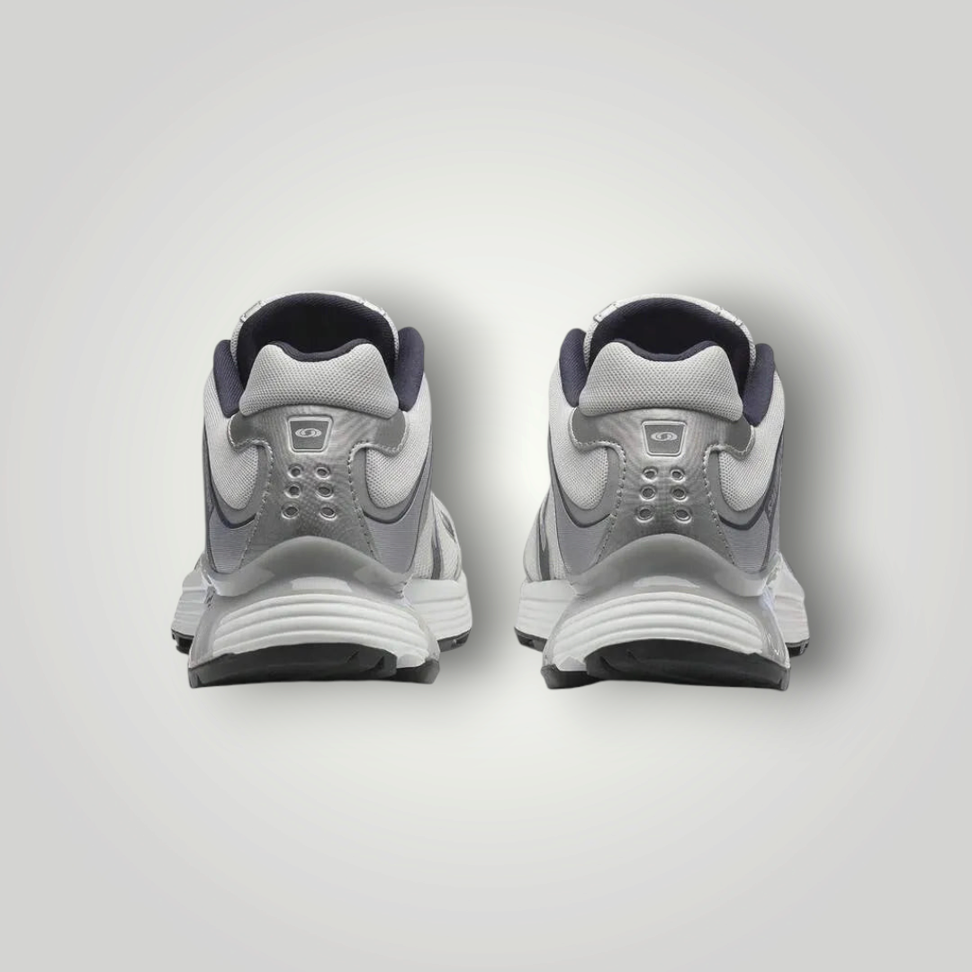 NDO Clothing Salomon XT-WHISPER Laufschuhe in Grau und Silber, Rückansicht mit technischem Mesh-Design