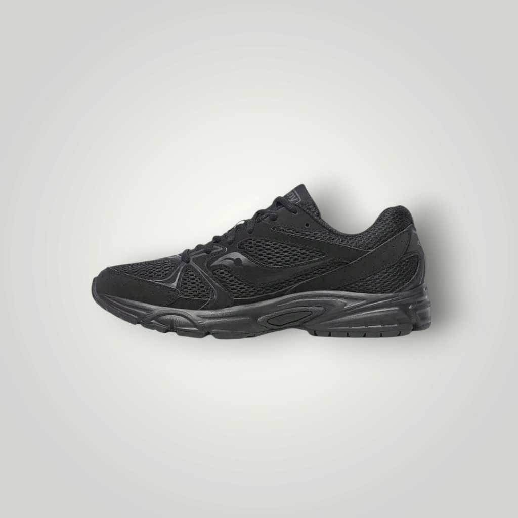 NDO Clothing Saucony Ride Millennium Laufschuh in komplettem Schwarz mit atmungsaktivem Mesh-Obermaterial