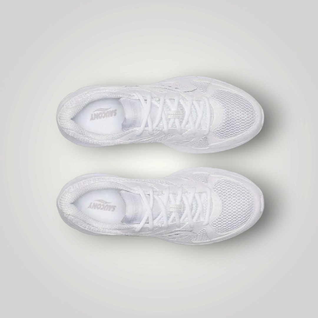 NDO Clothing Saucony Ride Millennium Laufschuhe in Weiß mit atmungsaktivem Mesh-Obermaterial in der Draufsicht