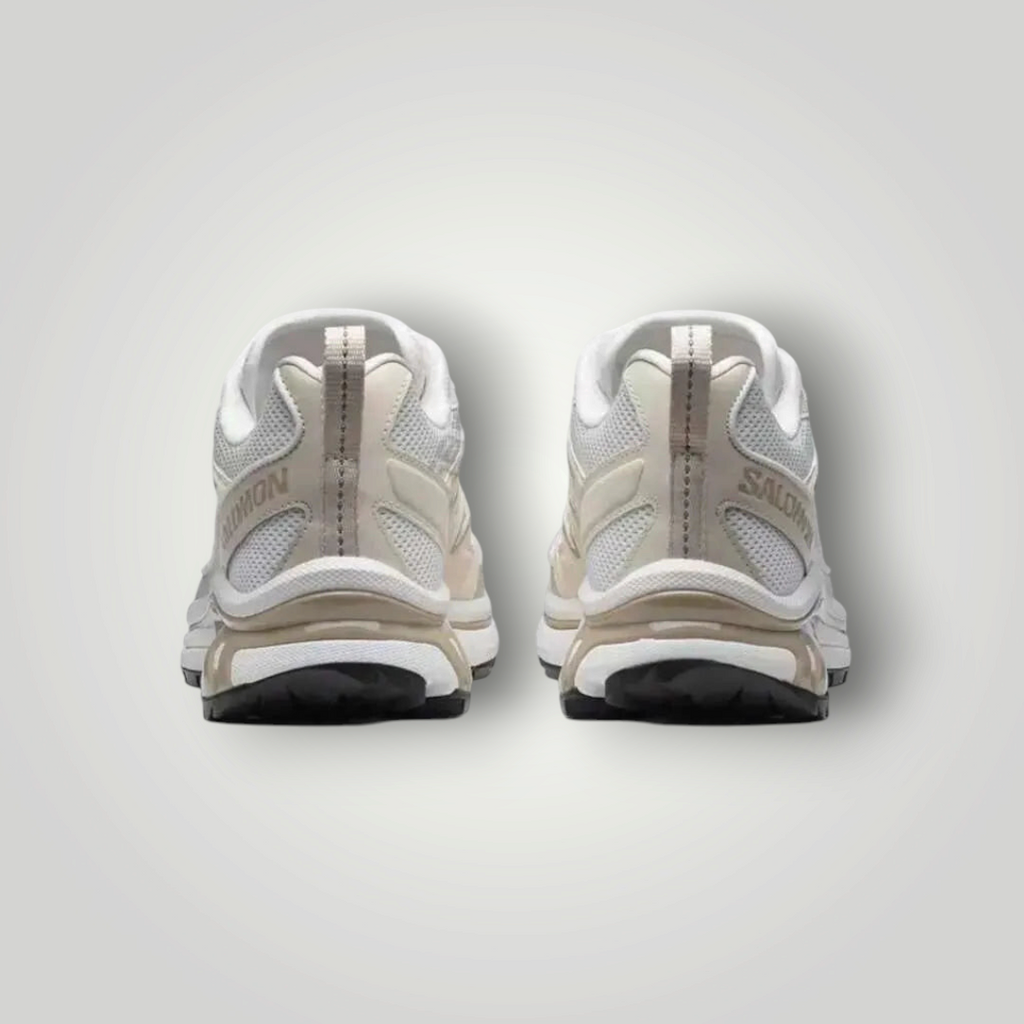 Rückansicht der beigen Salomon XT-WHISPER Sneaker von NDO Clothing mit atmungsaktivem Mesh und robuster Sohle