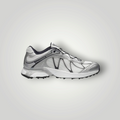 NDO Clothing Salomon XT-WHISPER Laufschuh in Silber und Weiß mit technischem Mesh-Obermaterial und Schnellschnürung