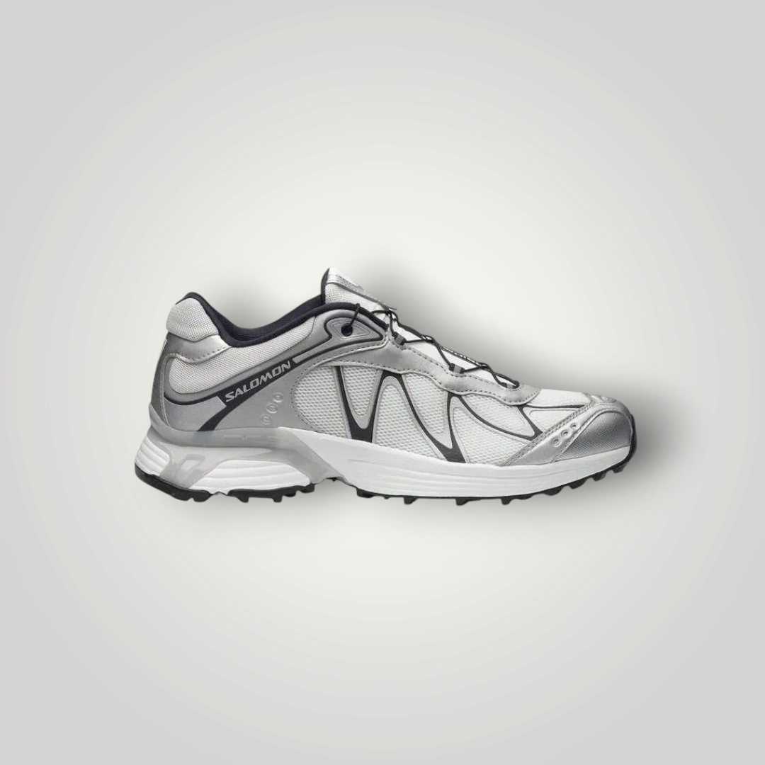 NDO Clothing Salomon XT-WHISPER Laufschuh in Silber und Weiß mit technischem Mesh-Obermaterial und Schnellschnürung