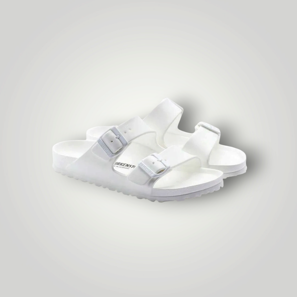 Weiße Birkenstock Arizona EVA Sandalen von NDO Clothing mit anatomischem Fußbett und verstellbaren Schnallen.