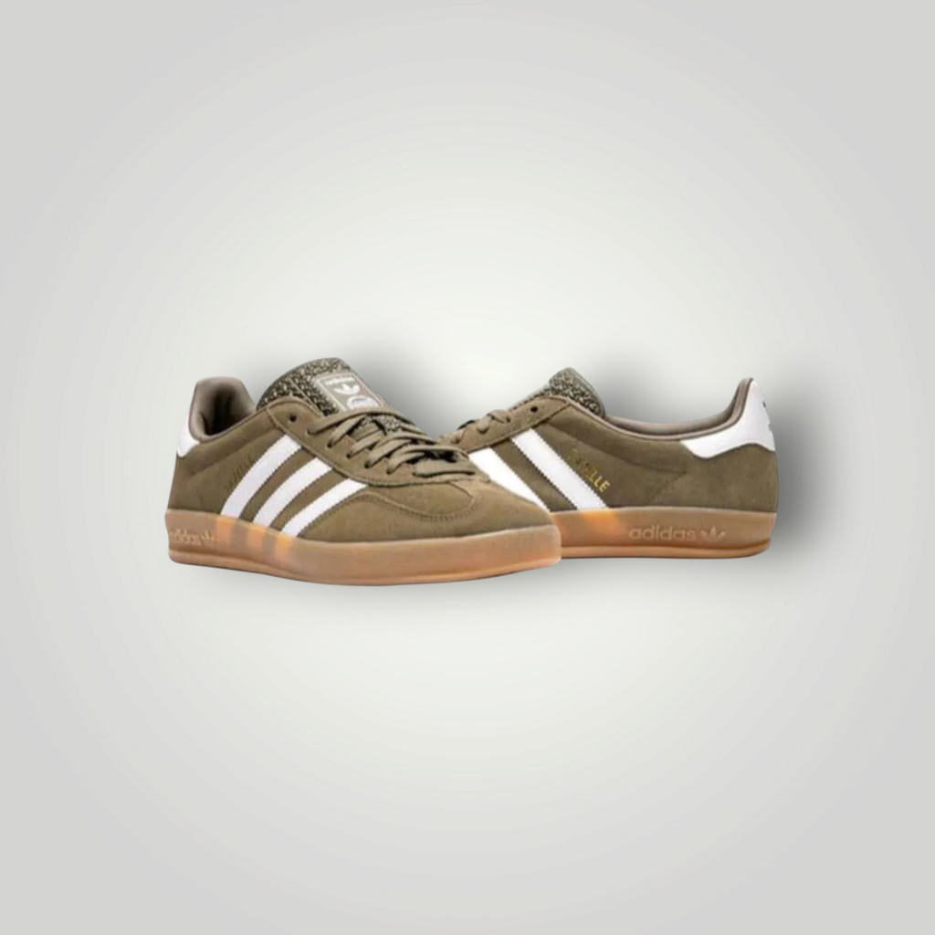 NDO Clothing Adidas Originals Gazelle Sneaker in Olivgrün mit weißen Streifen und klassischer Gummisohle