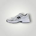 NDO Clothing New Balance 740 Sneaker in Silber und Weiß mit Mesh-Obermaterial und schwarzem Logo-Detail