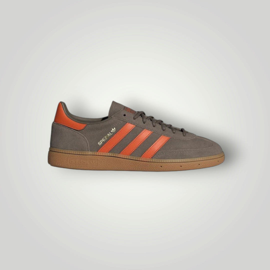 NDO Clothing Adidas Originals Handball Spezial Sneaker in Grau mit orangefarbenen Streifen und Gummisohle