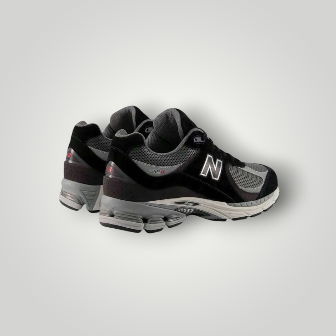 NDO Clothing New Balance 2002 Sneaker in Schwarz und Grau aus Leder und Mesh mit Schnürung und gepolsterter Sohle
