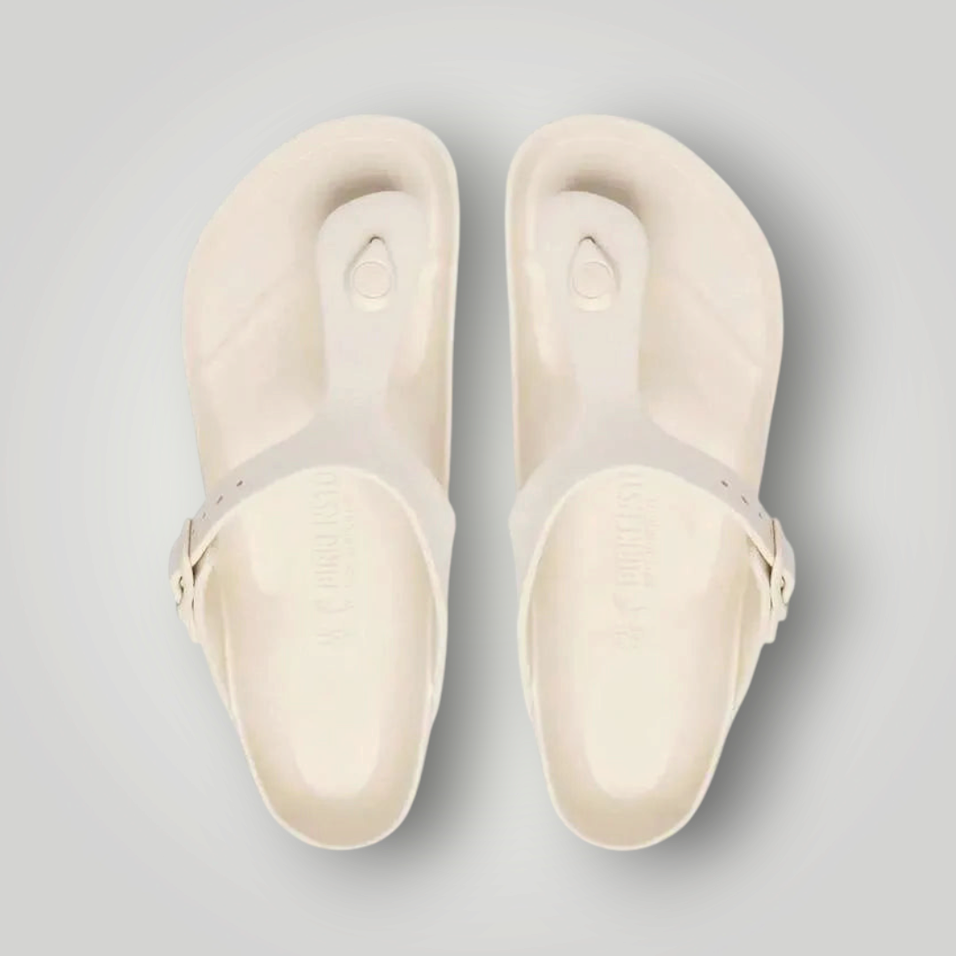 NDO Clothing Birkenstock Gizeh Zehentrenner in Cremeweiß aus leichtem, wasserfestem EVA-Kunststoff in Draufsicht