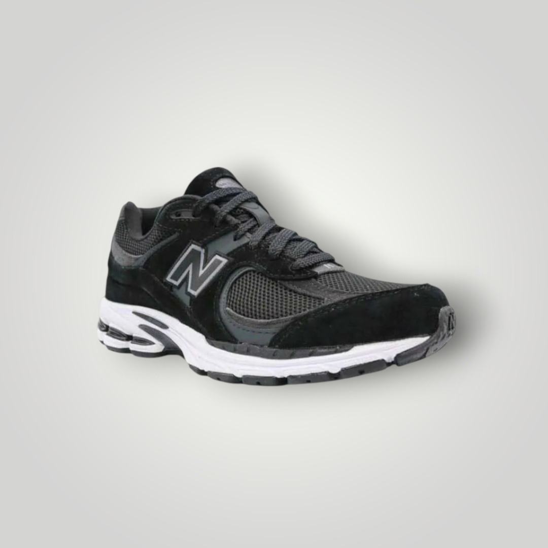 NDO Clothing New Balance 2002 Sneaker in Schwarz aus Leder und Mesh mit Schnürung und gepolsterter Sohle