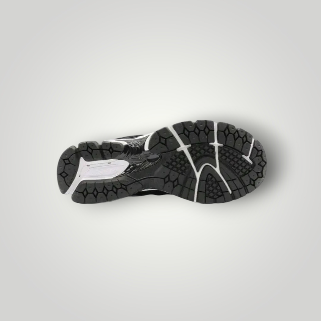 NDO Clothing New Balance 2002 Sneaker mit schwarzer, flexibler Kunststoff-Laufsohle und strukturiertem Profil