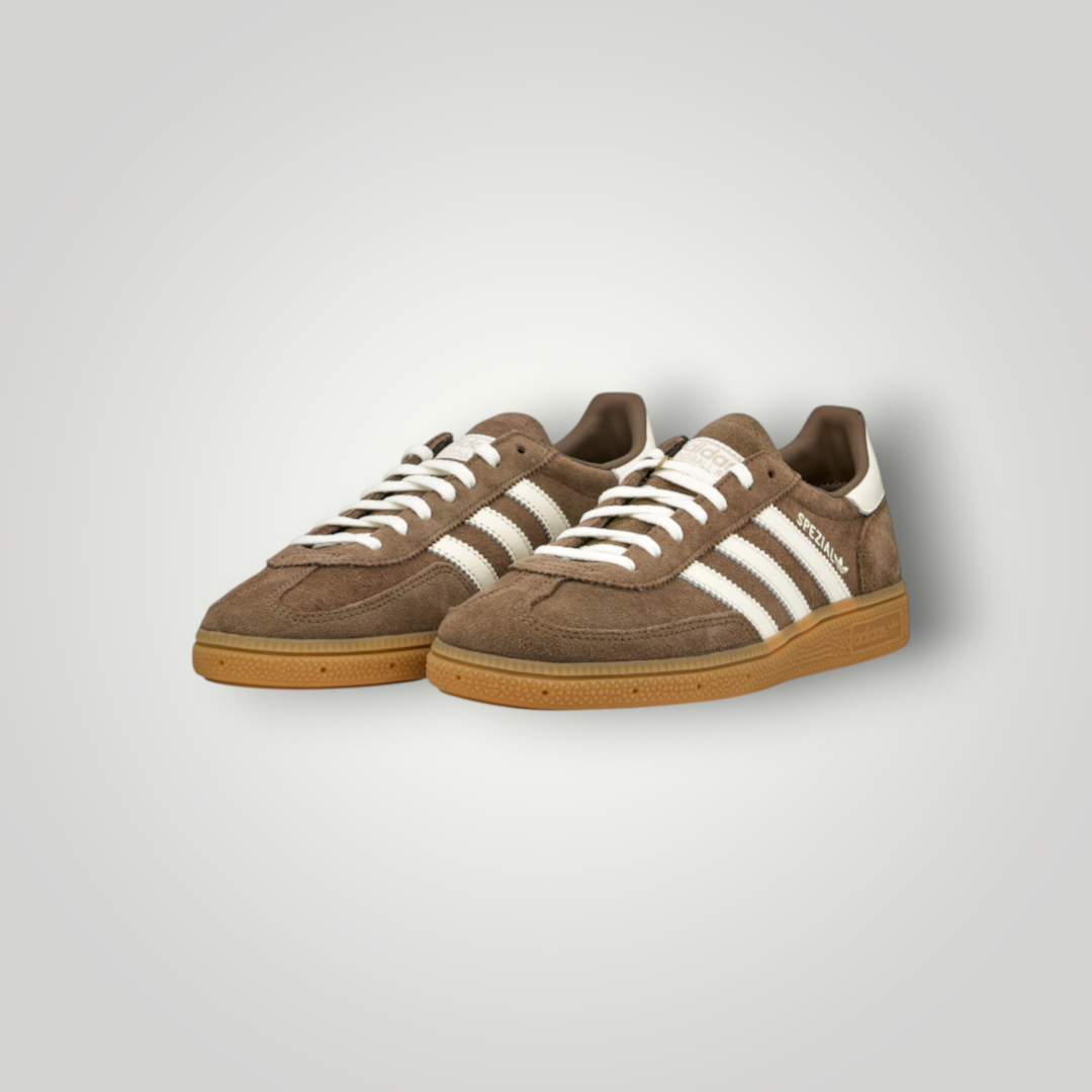 NDO Clothing Adidas Originals Handball Spezial Sneaker in Braun mit weißen Streifen und klassischer Gummisohle