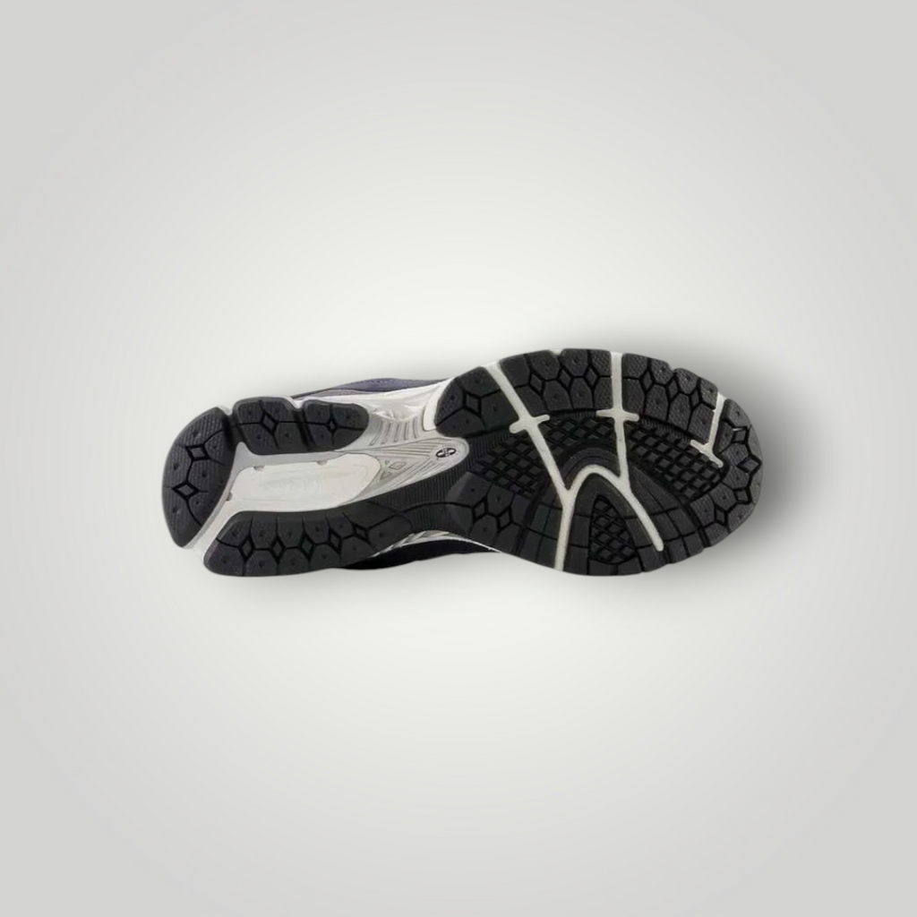 NDO Clothing New Balance 2002 Sneaker mit profilierter, flexibler Kunststoff-Außensohle in Schwarz und Grau