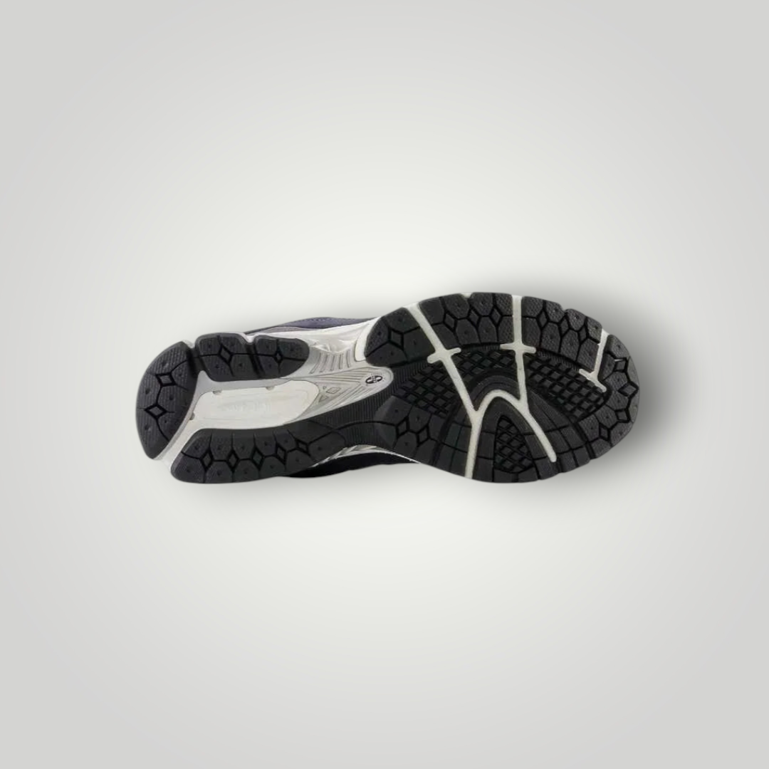 NDO Clothing New Balance 2002 Sneaker mit profilierter, flexibler Kunststoff-Außensohle in Schwarz und Grau