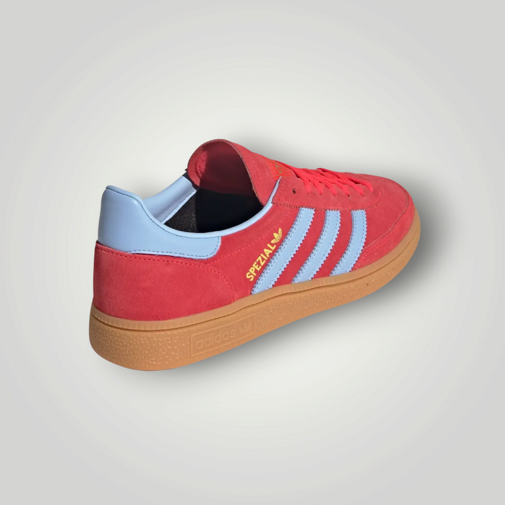 NDO Clothing Adidas Handball Spezial Sneaker in Rot mit hellblauen Streifen und klassischer Gummisohle