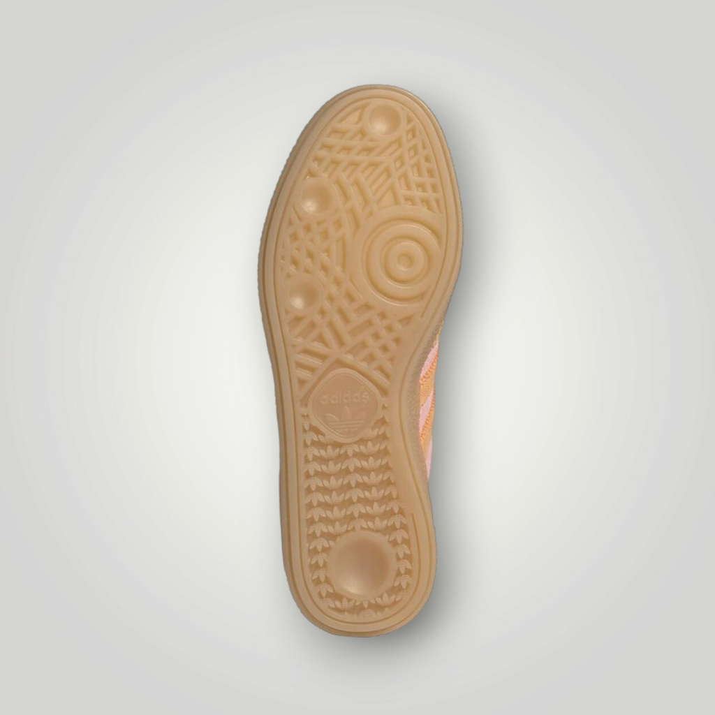 Die abriebfeste Gummisohle des NDO Clothing Adidas Originals Handball Spezial Sneakers mit charakteristischem Profil