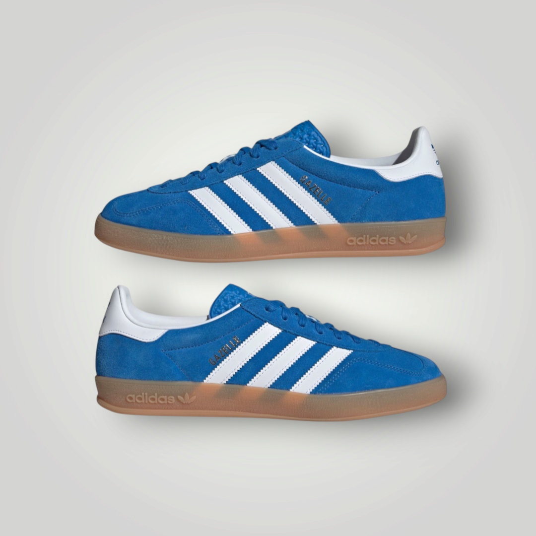 NDO Clothing Adidas Originals Gazelle Sneaker in Blau aus Wildleder mit weißen Streifen und klassischer Gummisohle