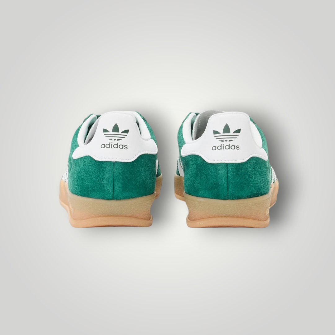 NDO Clothing adidas Originals Gazelle Indoor J Sneaker in Grün mit weißem Fersenbereich und klassischer Gummisohle