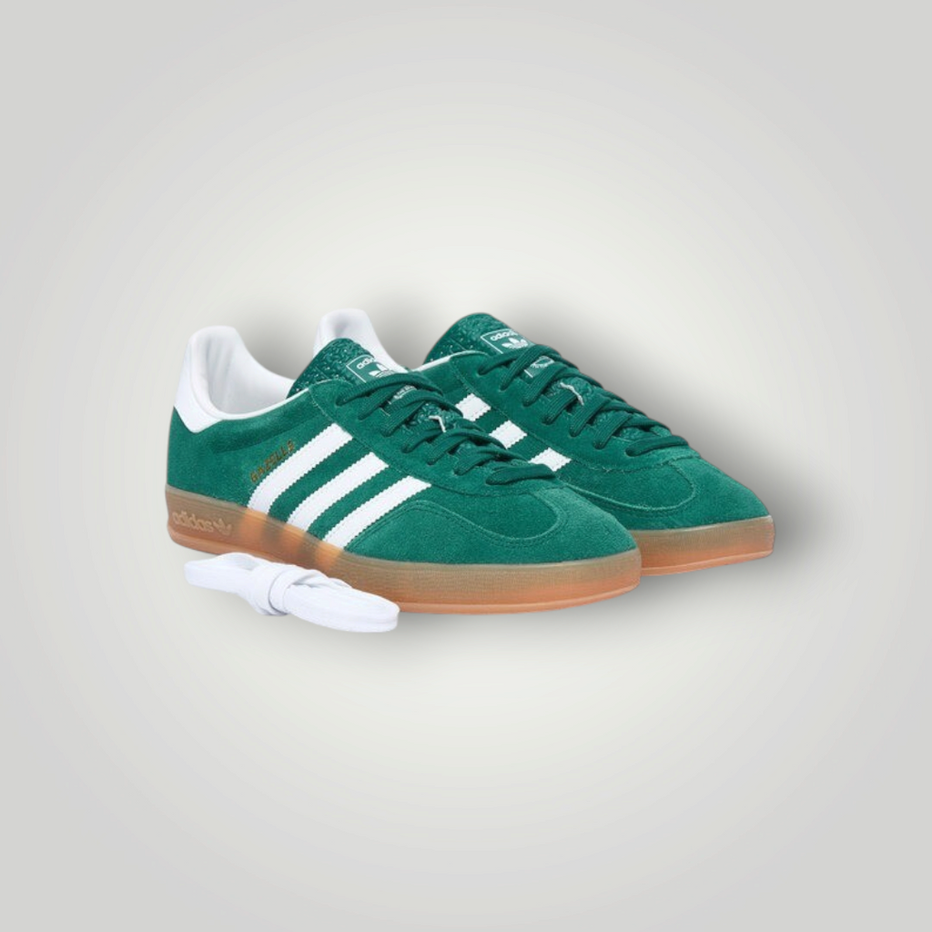 NDO Clothing Adidas Originals Gazelle Sneaker in Dunkelgrün mit weißen Streifen und klassischer Gummisohle