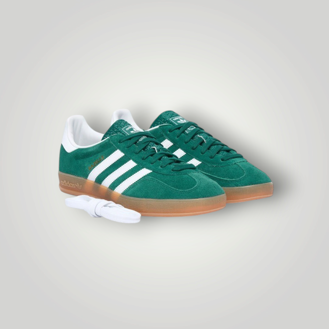 NDO Clothing Adidas Originals Gazelle Sneaker in Dunkelgrün mit weißen Streifen und klassischer Gummisohle