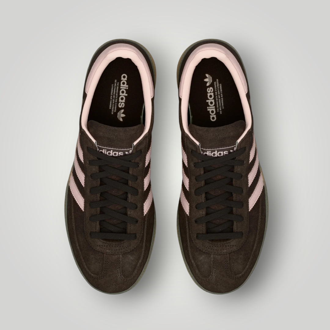 NDO Clothing Adidas Originals Handball Spezial Sneaker aus dunkelbraunem Veloursleder mit hellrosa Streifen