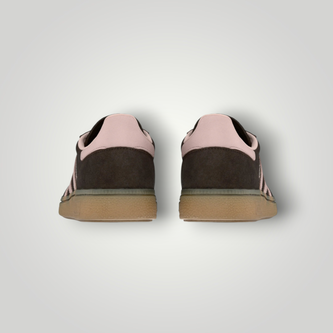 NDO Clothing Adidas Originals Handball Spezial Sneaker in Dunkelbraun und Rosa mit flacher Gummisohle, Rückansicht