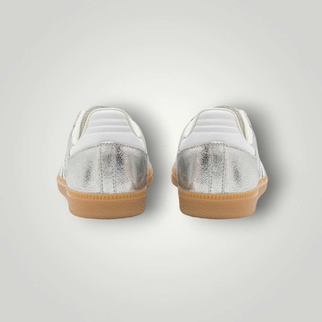 NDO Clothing Adidas Originals SAMBA OG Sneaker in Silber und Weiß mit klassischer Gummisohle, Rückansicht