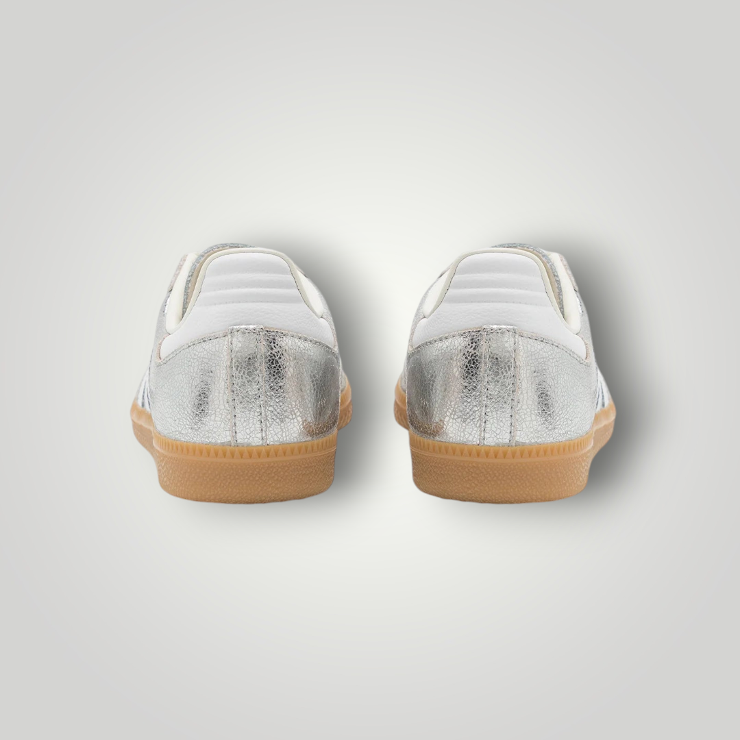 NDO Clothing Adidas Originals SAMBA OG Sneaker in Silber und Weiß mit klassischer Gummisohle, Rückansicht